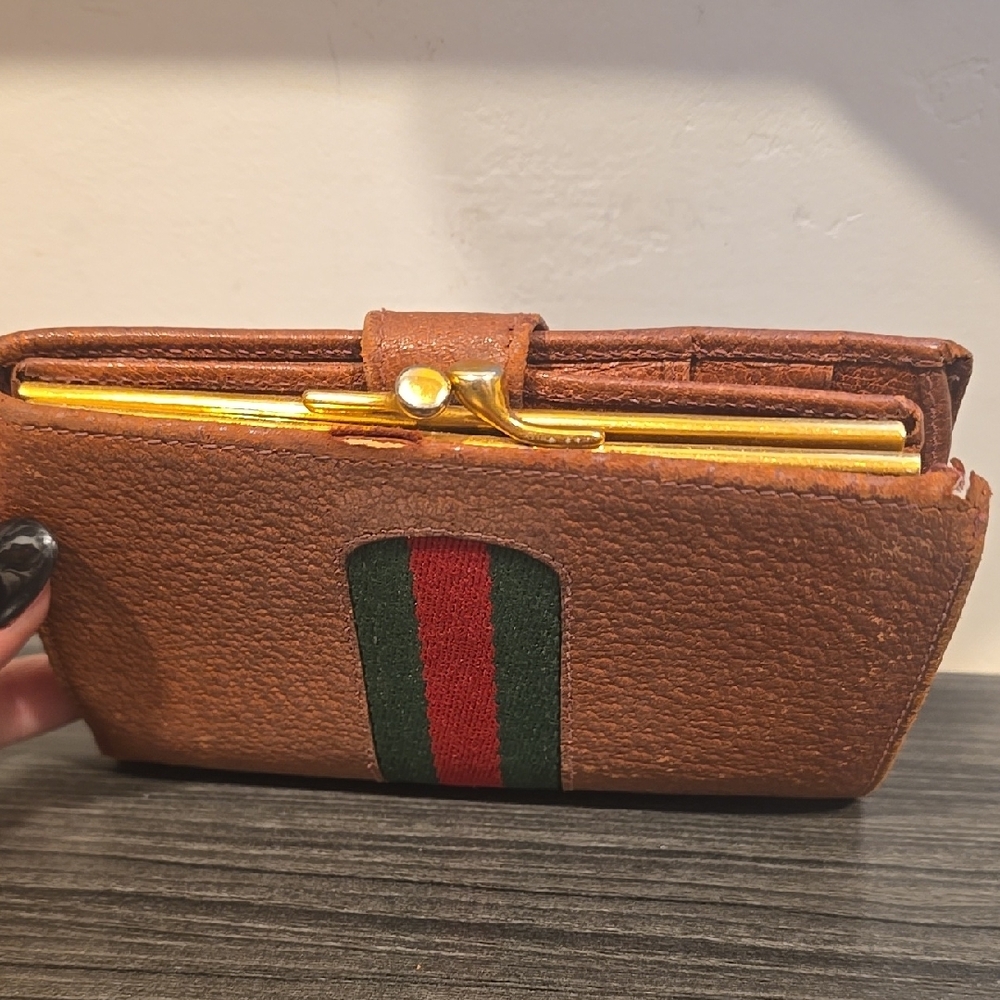 Gucci Tan Leather Wallet with Green and Red Accent - Picture 3 of 14